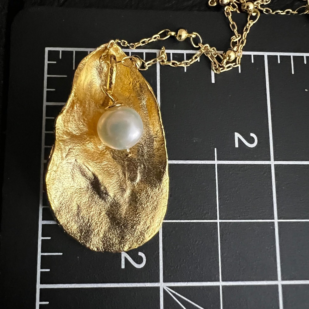 Gold Oyster Shell Pearl Pendant Long Chain Necklace 26 Inch Coastal Grandmother - Picture 3 of 4